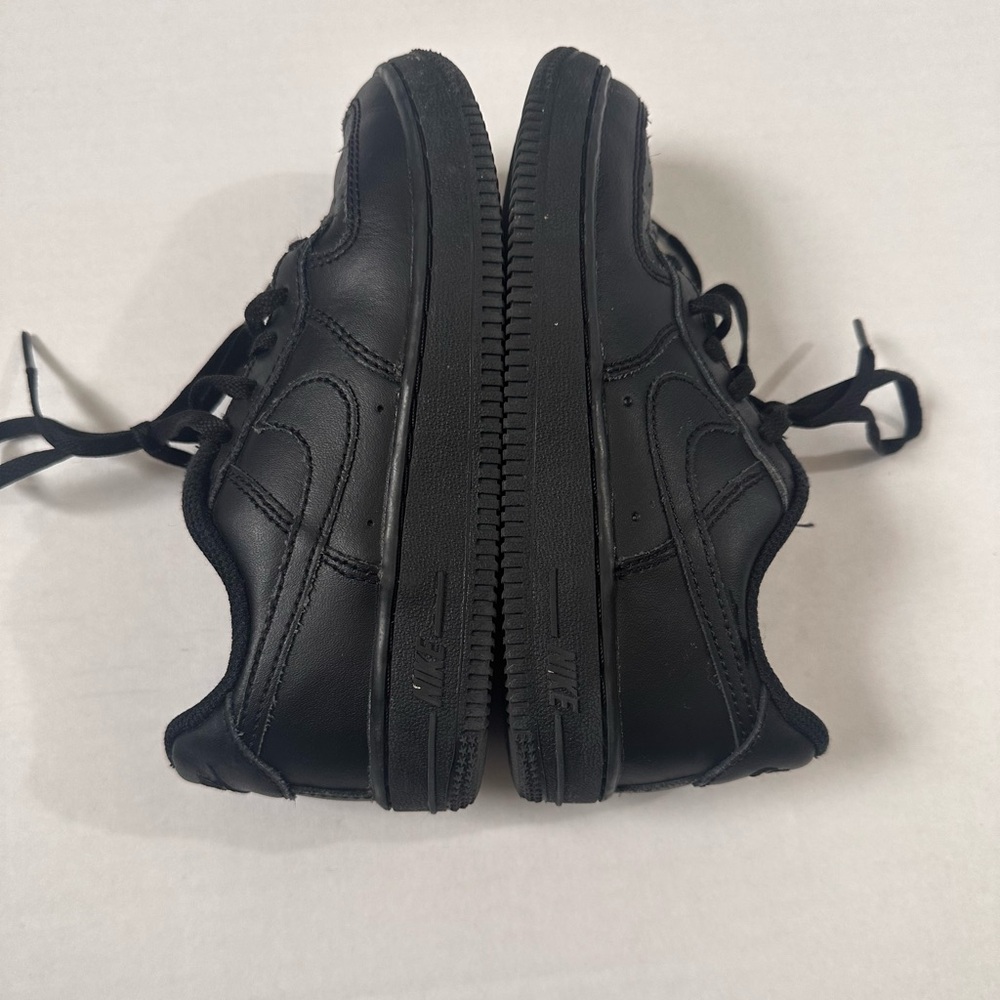 Nike Air Force 1 black low top sneakers boys size 13 - Picture 3 of 7